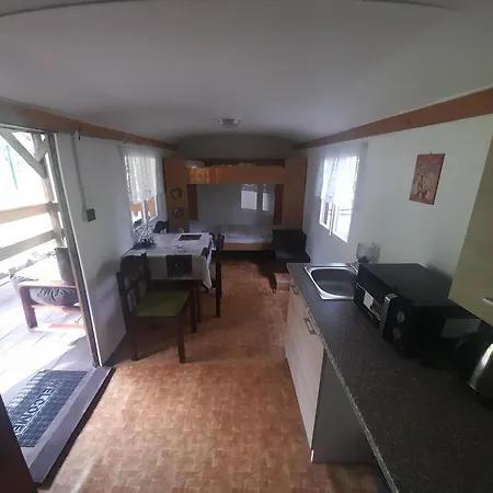 Ahooj Kamp alanı
